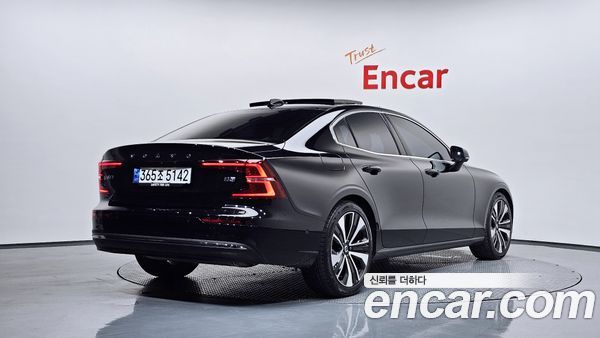 Volvo S60 2025, фото 2