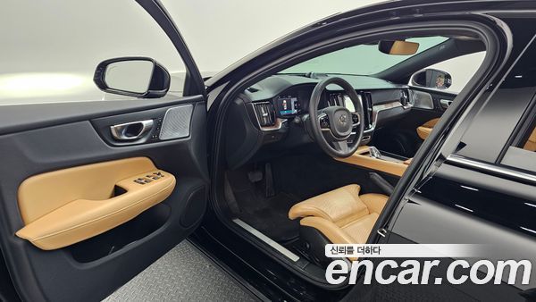Volvo S60 2025, фото 13