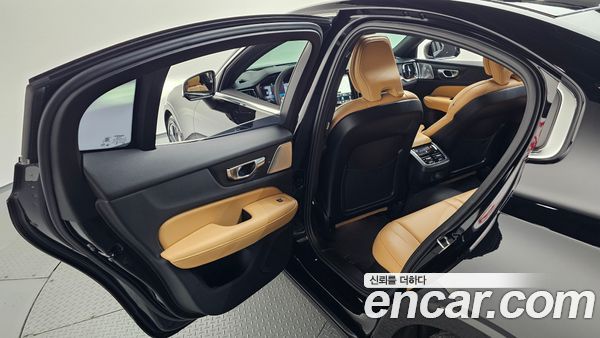 Volvo S60 2025, фото 26