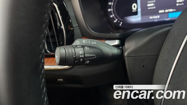 Volvo S60 2025, фото 30