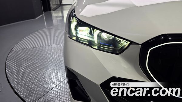 BMW 5 Series 2025, фото 8
