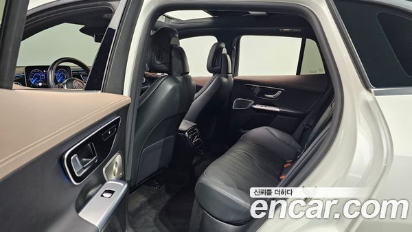 Mercedes-Benz EQE 2023, фото 11