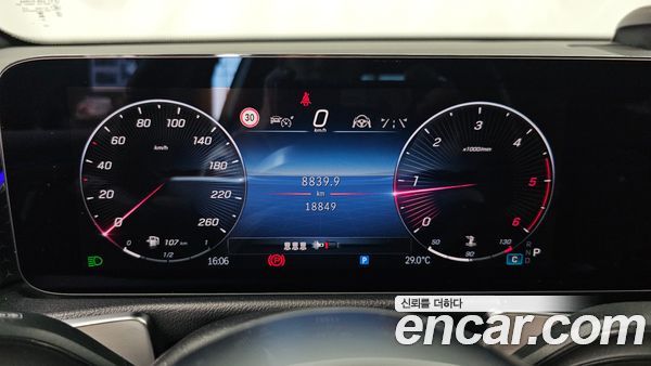Mercedes-Benz GLB 2024, фото 11