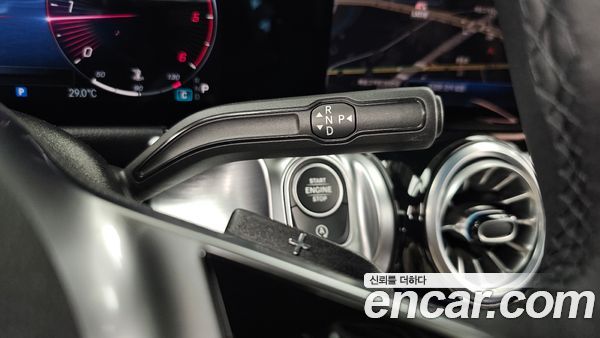 Mercedes-Benz GLB 2024, фото 12