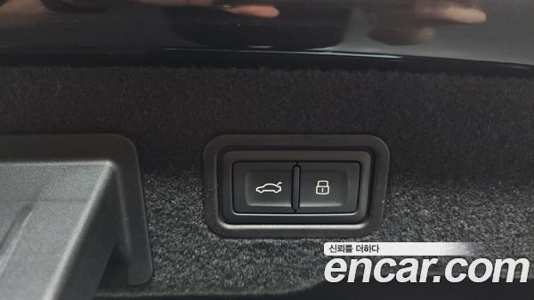 Audi A8 2023, фото 22