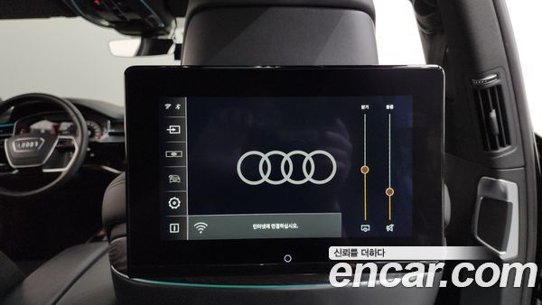 Audi A8 2023, фото 35