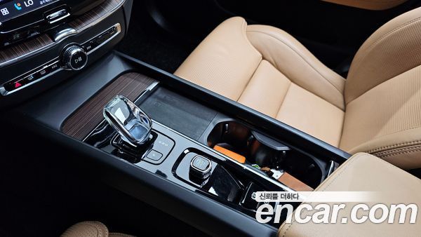 Volvo XC60 2022, фото 11