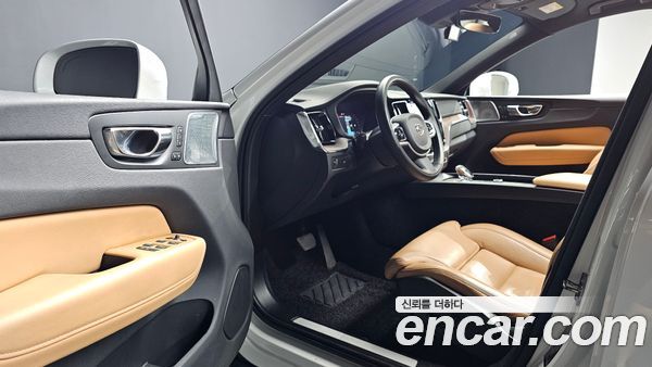 Volvo XC60 2022, фото 12