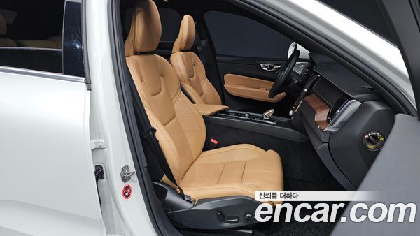 Volvo XC60 2022, фото 16