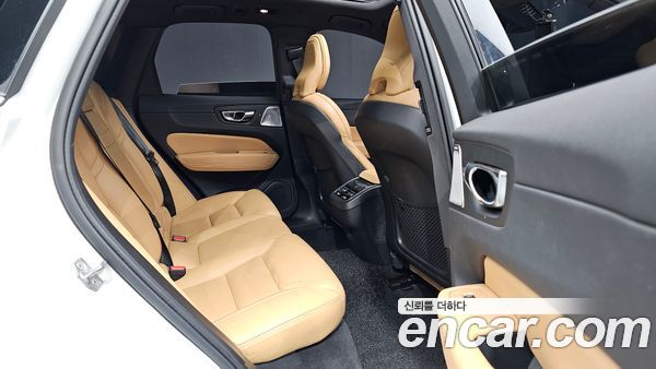 Volvo XC60 2022, фото 17