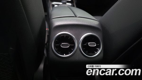 Mercedes-Benz GLB 2021, фото 31