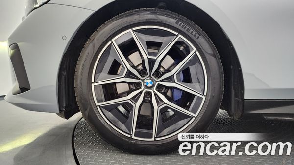 BMW 5 Series 2025, фото 4