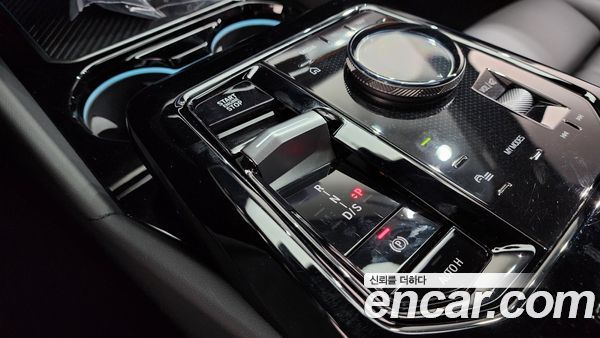 BMW 5 Series 2025, фото 11