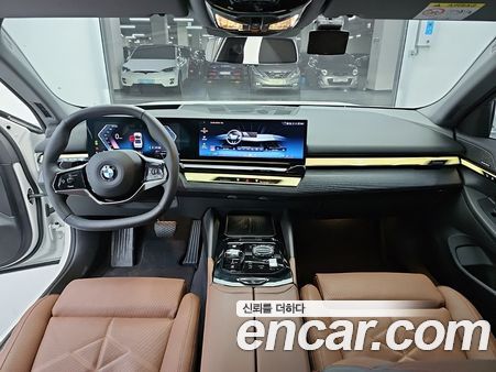 BMW 5 Series 2025, фото 7