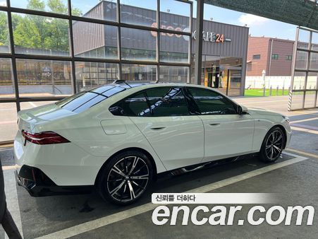 BMW 5 Series 2024, фото 2
