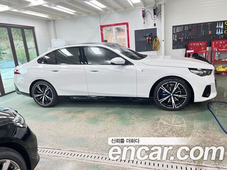 BMW 5 Series 2024, фото 9