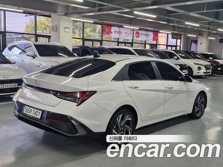 Hyundai Elantra 2024, фото 3