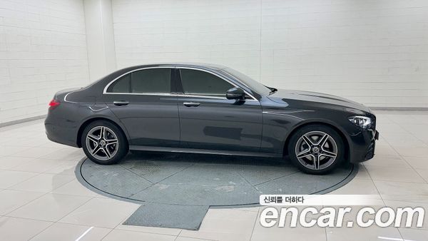Mercedes-Benz E-Class 2023, фото 6