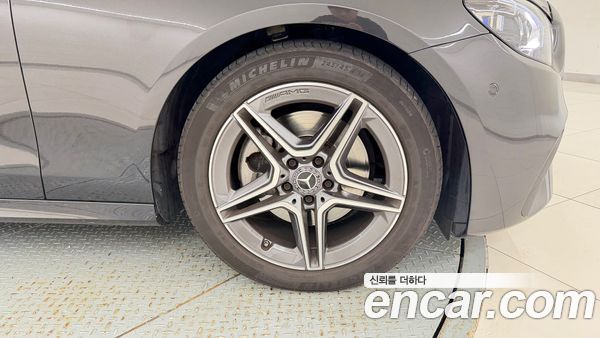 Mercedes-Benz E-Class 2023, фото 9