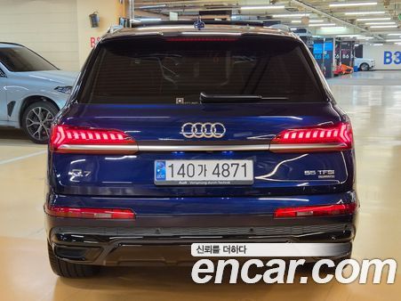 Audi Q7 2021, фото 3