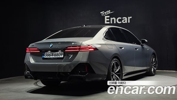 BMW 5 Series 2025, фото 2