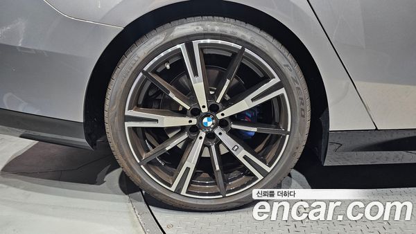 BMW 5 Series 2025, фото 5