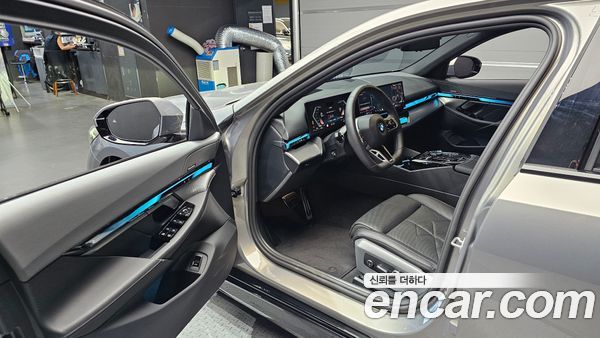 BMW 5 Series 2025, фото 13