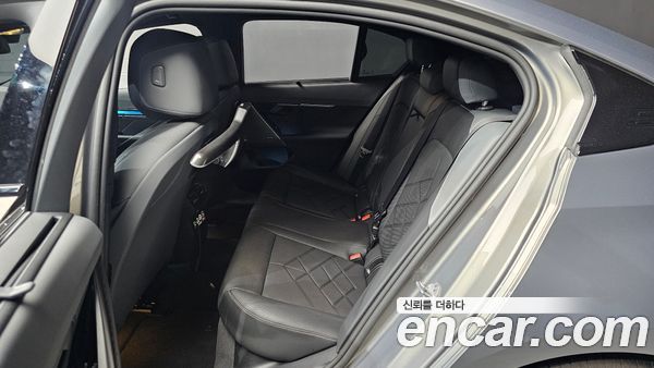 BMW 5 Series 2025, фото 18