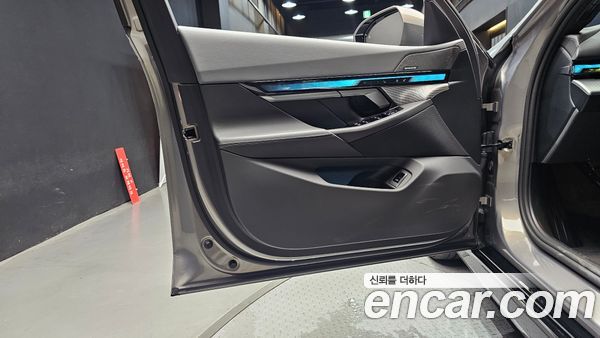 BMW 5 Series 2025, фото 14