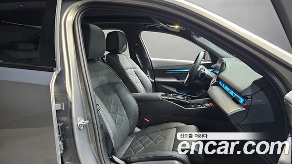 BMW 5 Series 2025, фото 16
