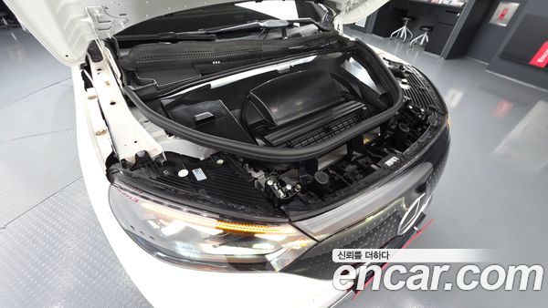 Mercedes-Benz EQE 2023, фото 6