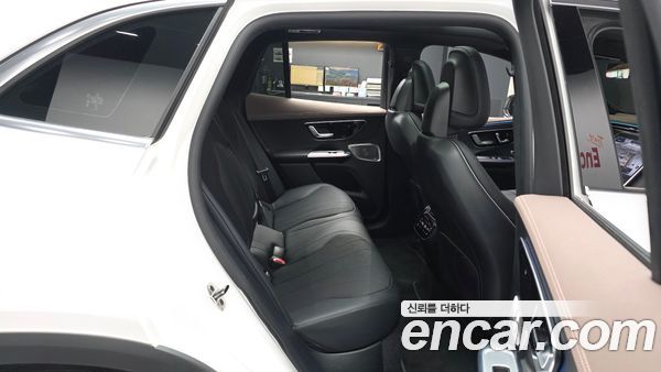 Mercedes-Benz EQE 2023, фото 18