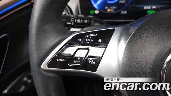 Mercedes-Benz EQE 2023, фото 23