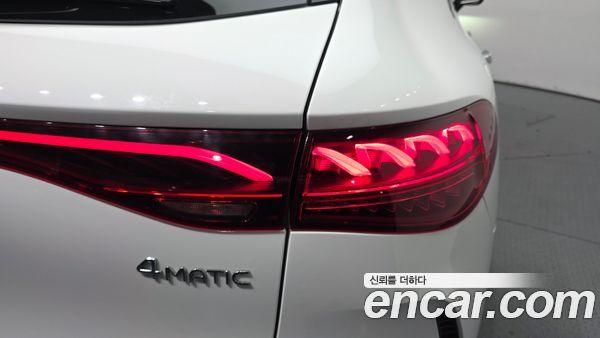 Mercedes-Benz EQE 2023, фото 9