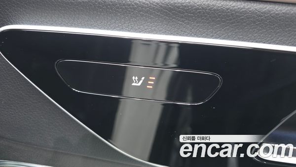 Mercedes-Benz EQE 2023, фото 31