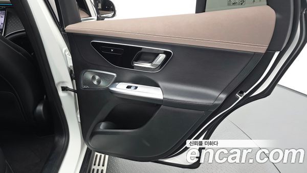 Mercedes-Benz EQE 2023, фото 32