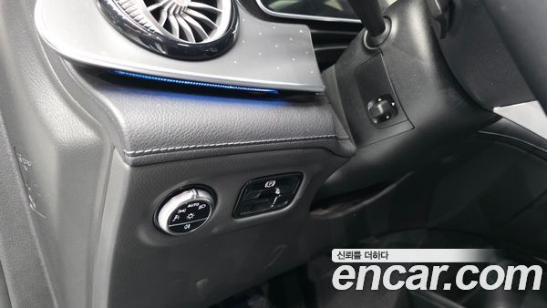 Mercedes-Benz EQE 2023, фото 33