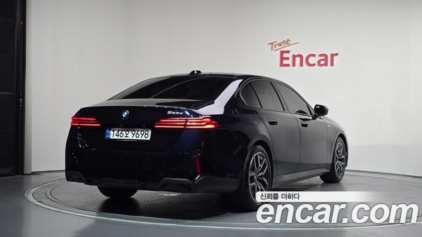 BMW 5 Series 2025, фото 2