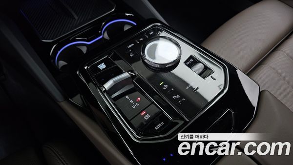 BMW 5 Series 2025, фото 9