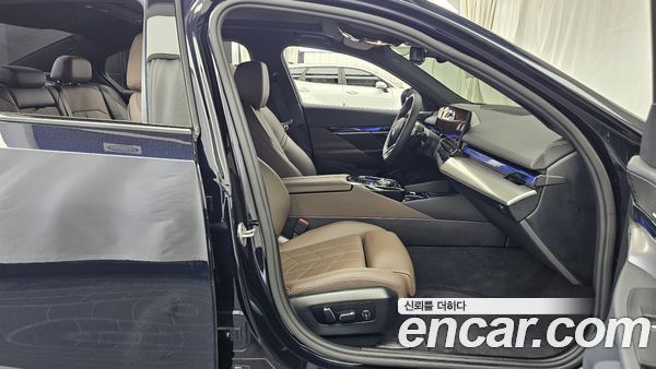 BMW 5 Series 2025, фото 11