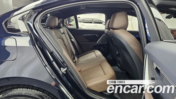BMW 5 Series 2025, фото 12