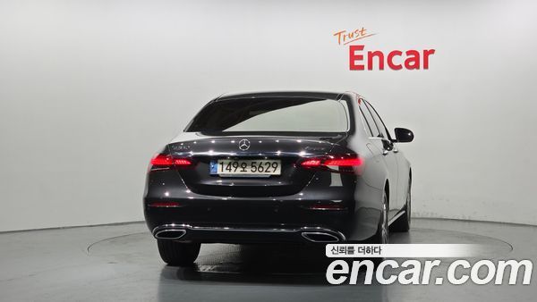 Mercedes-Benz E-Class 2021, фото 4