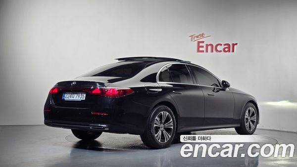 Mercedes-Benz E-Class 2026, фото 2