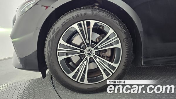 Mercedes-Benz E-Class 2026, фото 5