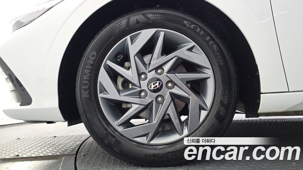 Hyundai Elantra 2024, фото 5