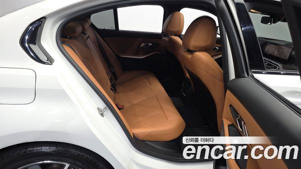 BMW 3 Series 2024, фото 17