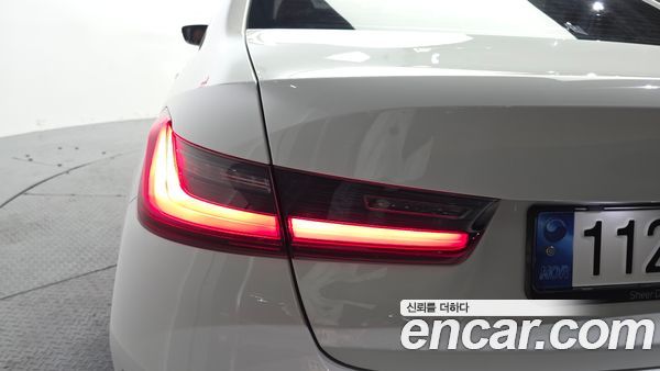 BMW 3 Series 2024, фото 9