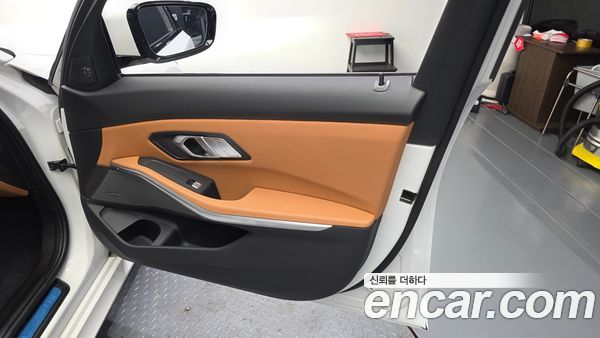 BMW 3 Series 2024, фото 14