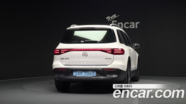 Mercedes-Benz EQB 2026, фото 4