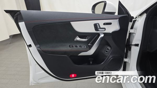 Mercedes-Benz CLA 2023, фото 13